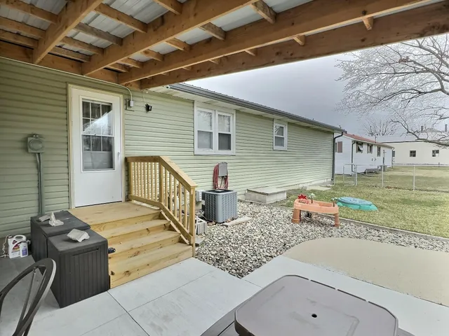 $274,000 | 315 West Railroad Street, Kentland, IN 47951