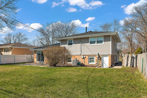 $3,500 | 9313 West 147th Street, Orland Park, IL 60462