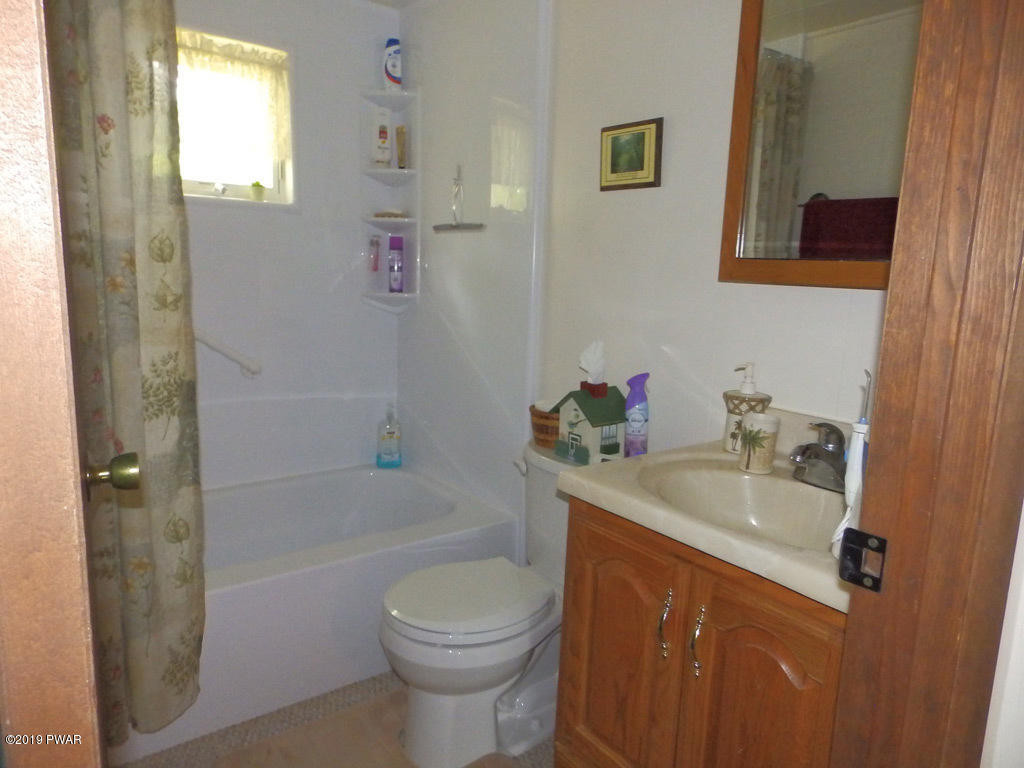 226 High Ridge Road Dingmans Ferry, PA 18328 - Photo 8 of 18 bath