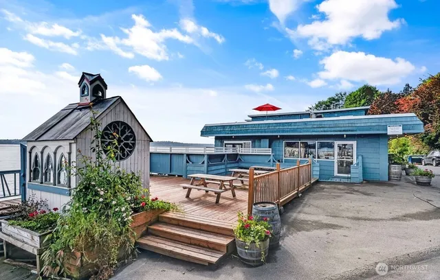 a view of a terrace with sitting area