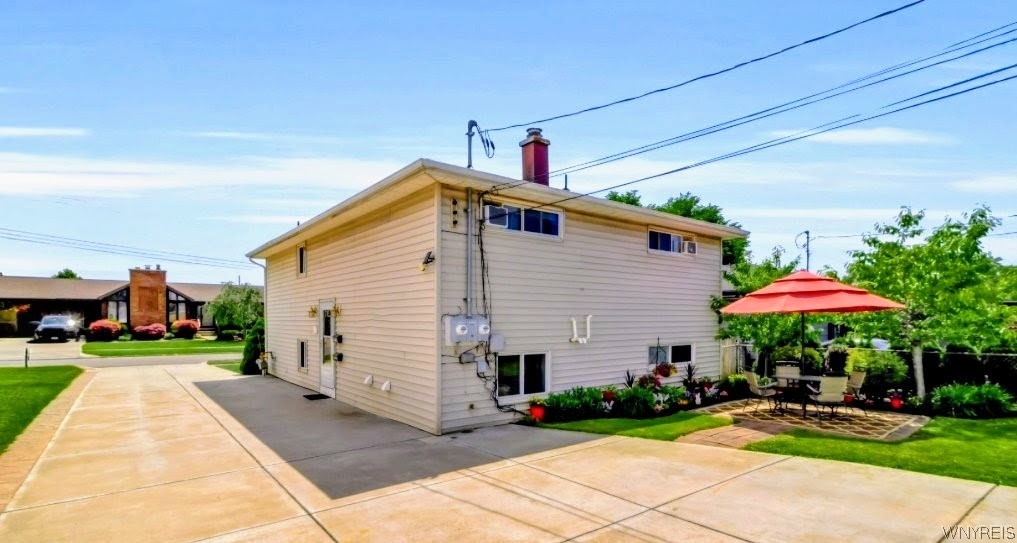 288 Meadowlawn Road Cheektowaga, NY 14225 - Photo 4 of 41