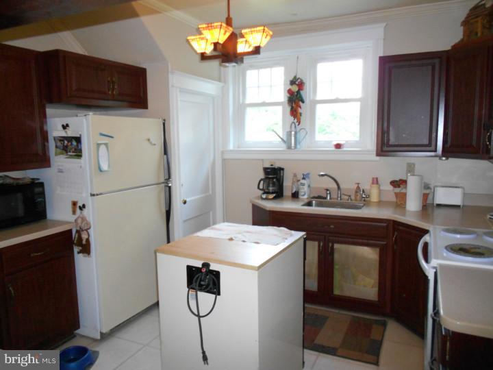 1263 Folly Road Warrington, PA 18976 - Photo 14 of 22 Kitchen