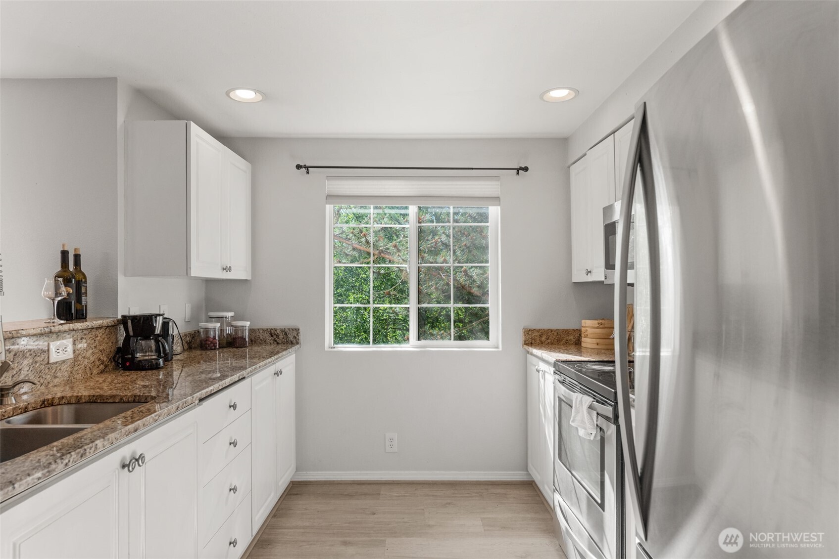 4423 249th Terrace Southeast Issaquah, WA 98029 - Photo 8 of 27 a kitchen that has a sink and a stove