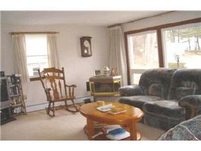 186 Searles Road Nashua, NH 03062 - Photo 2 of 9