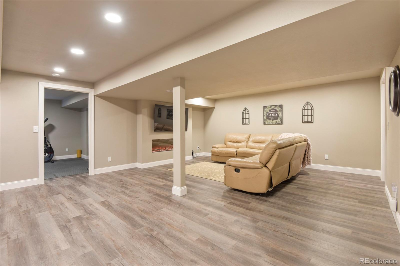 9917 Hawthorne Street Highlands Ranch, CO 80126 - Photo 28 of 40