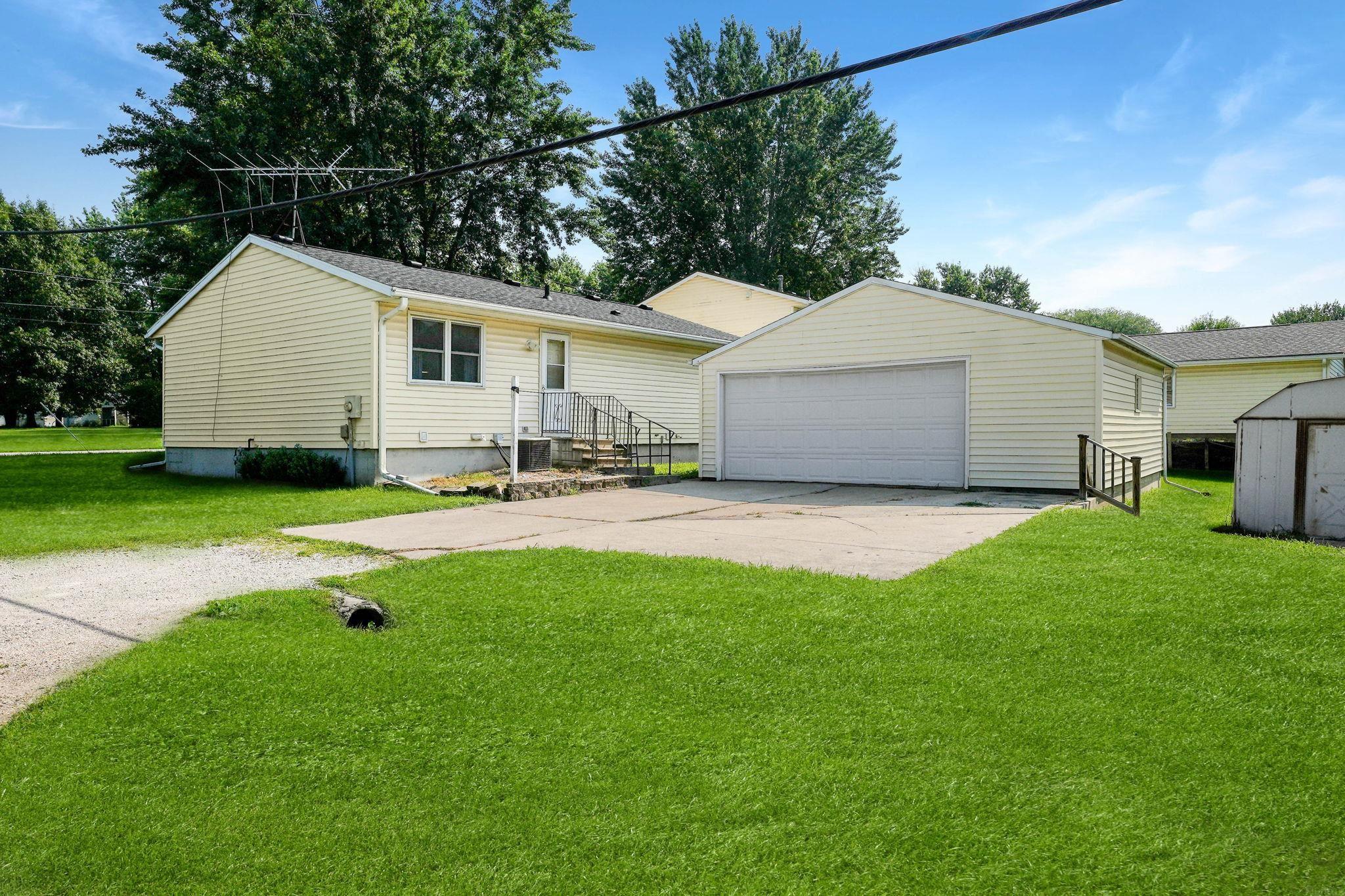 1202 Fulton Street Waterloo, IA 50707 - Photo 2 of 27 Gallery Image 2