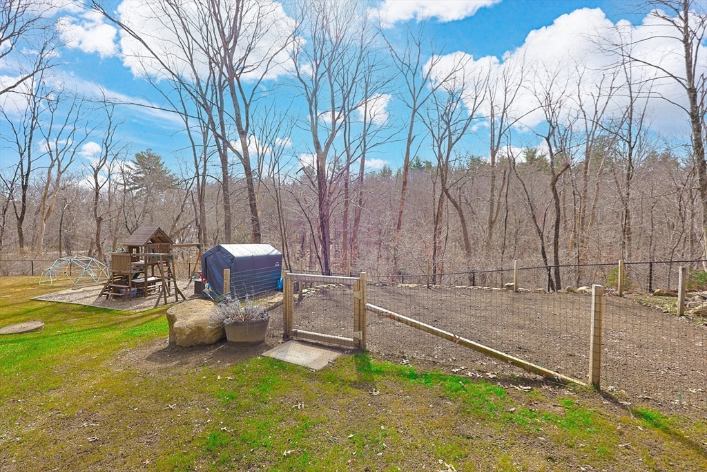 415 Pond Street Uxbridge, MA 01569 - Photo 30 of 33