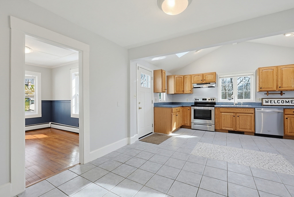 415 Pond Street Uxbridge, MA 01569 - Photo 8 of 33