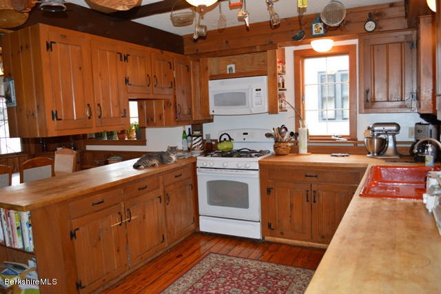 10 Waubeek Road Pittsfield, MA 01201 - Photo 4 of 22 Kitchen