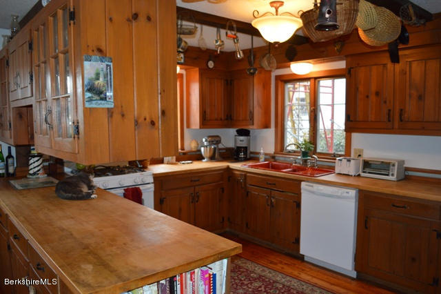 10 Waubeek Road Pittsfield, MA 01201 - Photo 5 of 22 Kitchen