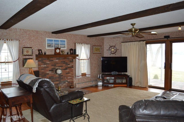 10 Waubeek Road Pittsfield, MA 01201 - Photo 8 of 22 Living Room