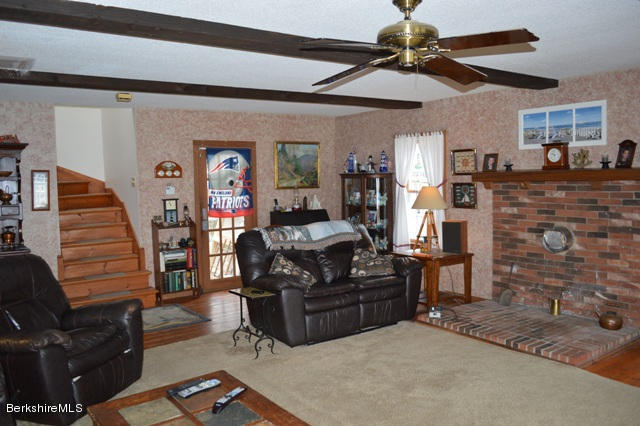 10 Waubeek Road Pittsfield, MA 01201 - Photo 10 of 22 Living Room