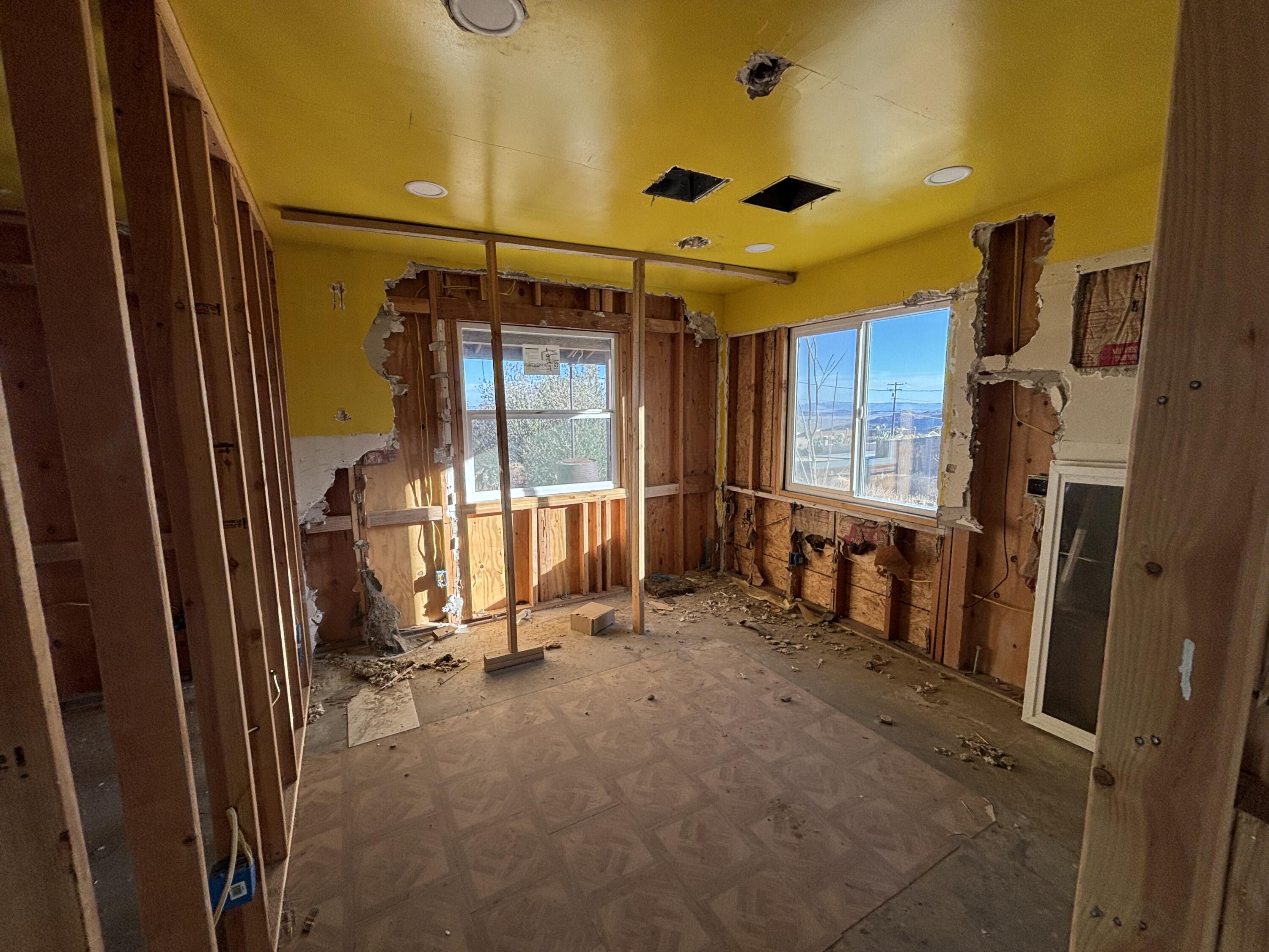 60959 Prescott Trail Joshua Tree, CA 92252 - Photo 18 of 30 a view of a room with gym equipment