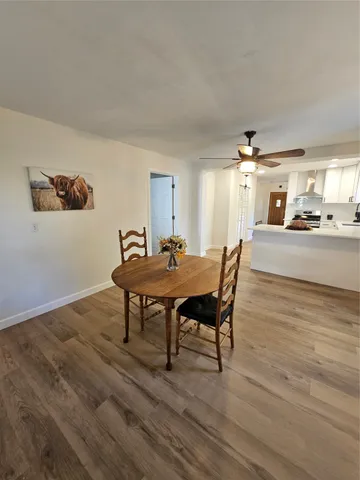 a view of room with a ceiling fan
