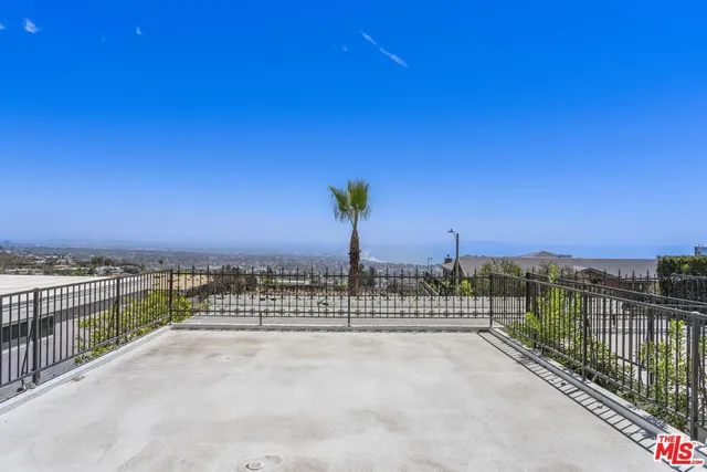 a view of empty room with front door