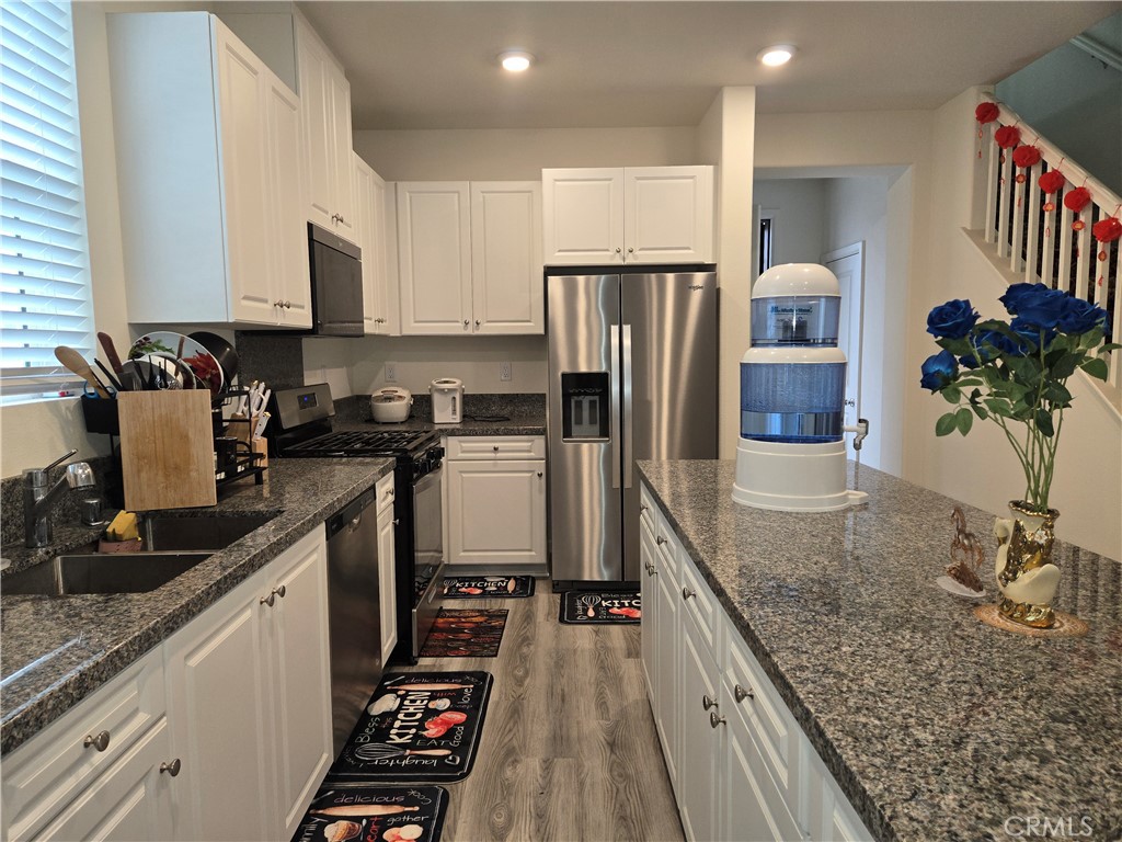 10281 Trickle Lane Riverside, CA 92503 - Photo 2 of 17