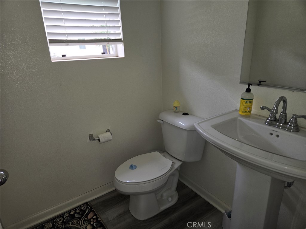 10281 Trickle Lane Riverside, CA 92503 - Photo 7 of 17