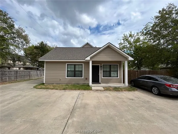 $900 | 700 Highlands Street, Unit B, College Station, TX 77840