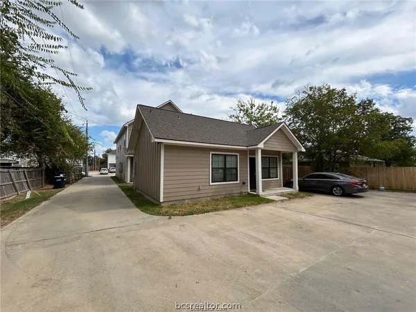 $900 | 700 Highlands Street, Unit B, College Station, TX 77840