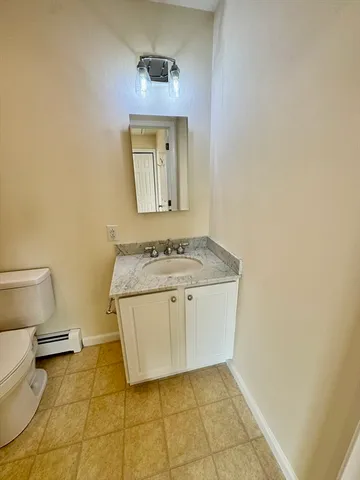 $3,000 | 7 J Street, Unit TOP, Hull, MA 02045