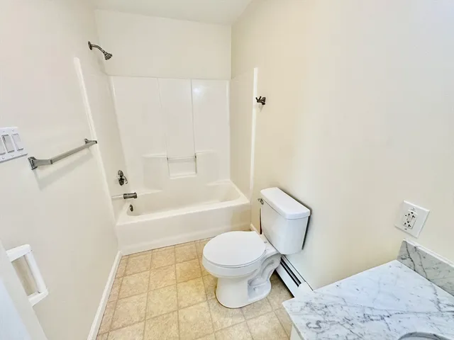 $3,000 | 7 J Street, Unit TOP, Hull, MA 02045