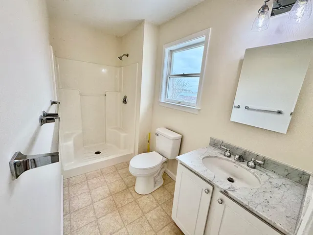 $3,000 | 7 J Street, Unit TOP, Hull, MA 02045