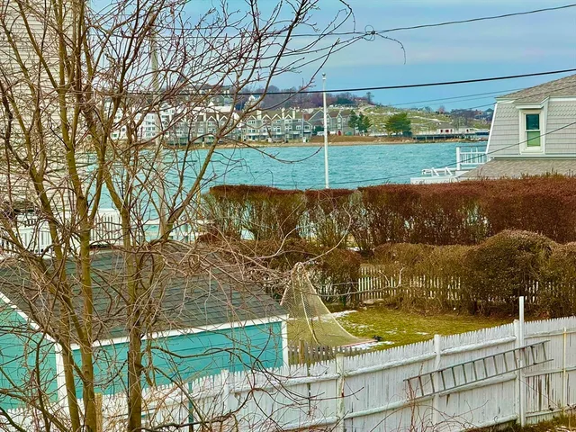 $3,000 | 7 J Street, Unit TOP, Hull, MA 02045