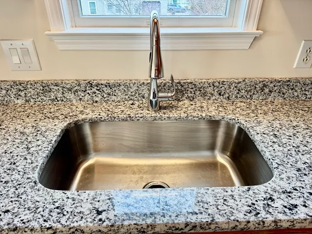 $3,000 | 7 J Street, Unit TOP, Hull, MA 02045