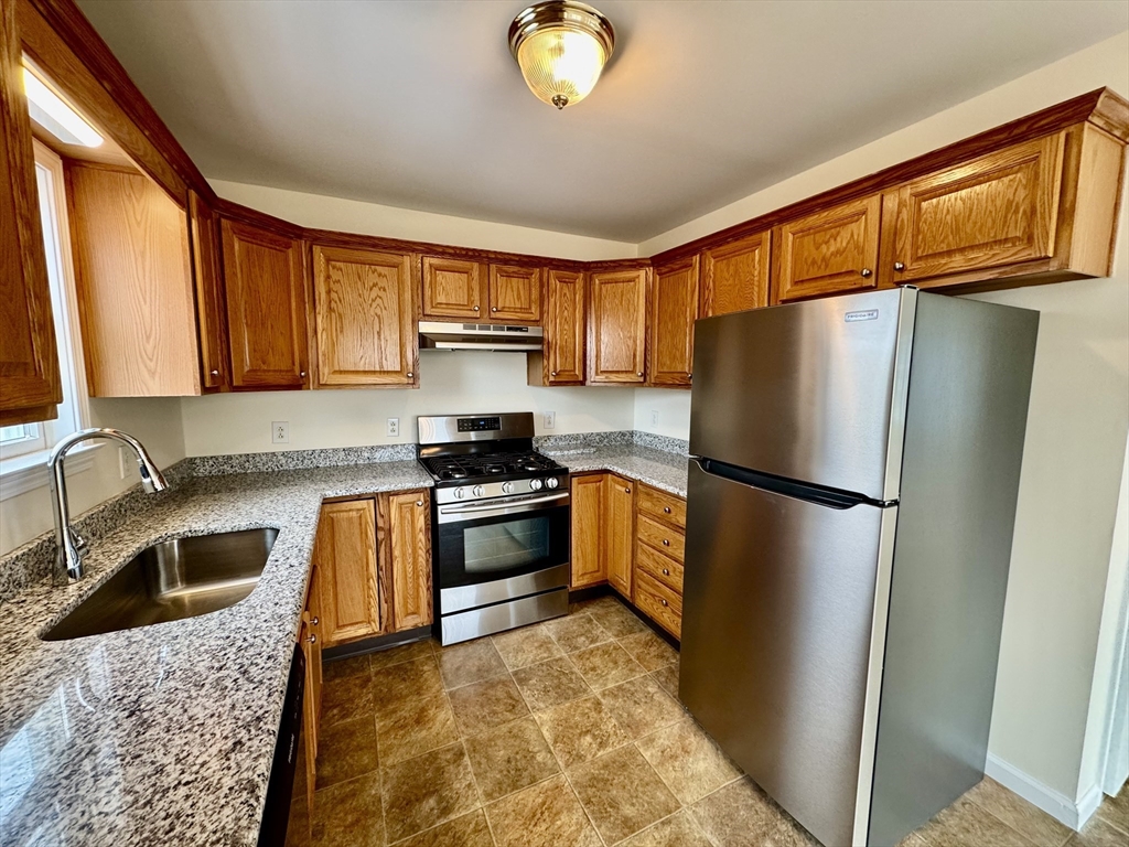 7 J Street, Unit TOP Hull, MA 02045 - Photo 9 of 41