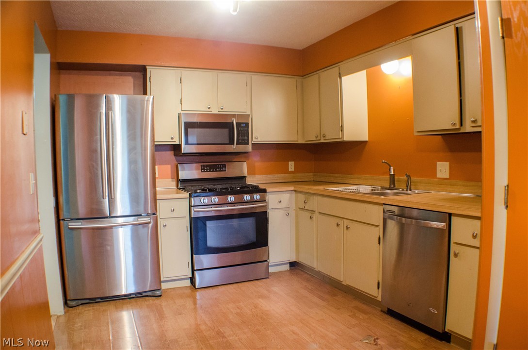 784 Kirkwall Drive Akron, OH 44321 - Photo 10 of 33