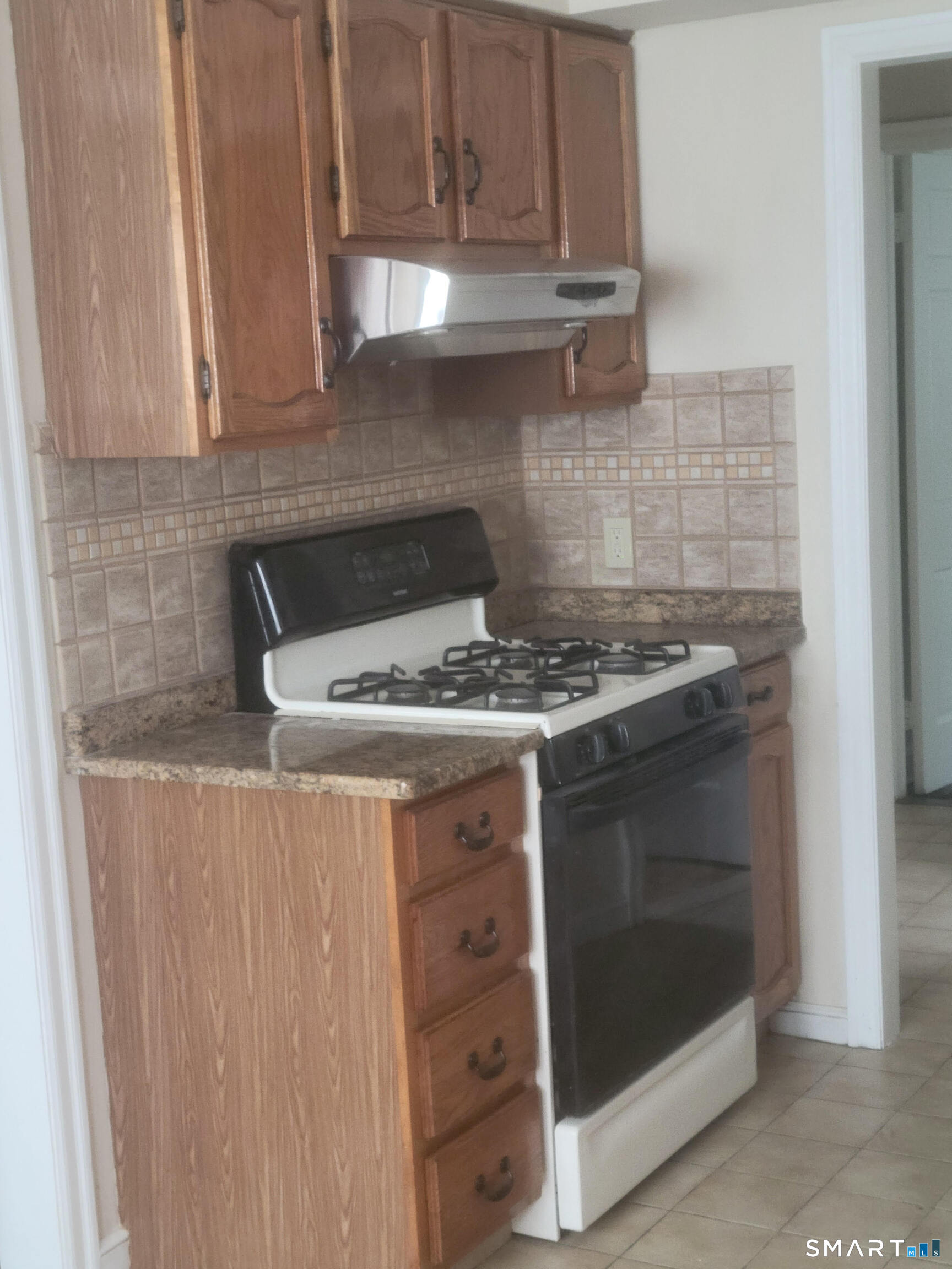 160 Wilmot Road Hamden, CT 06514 - Photo 3 of 15