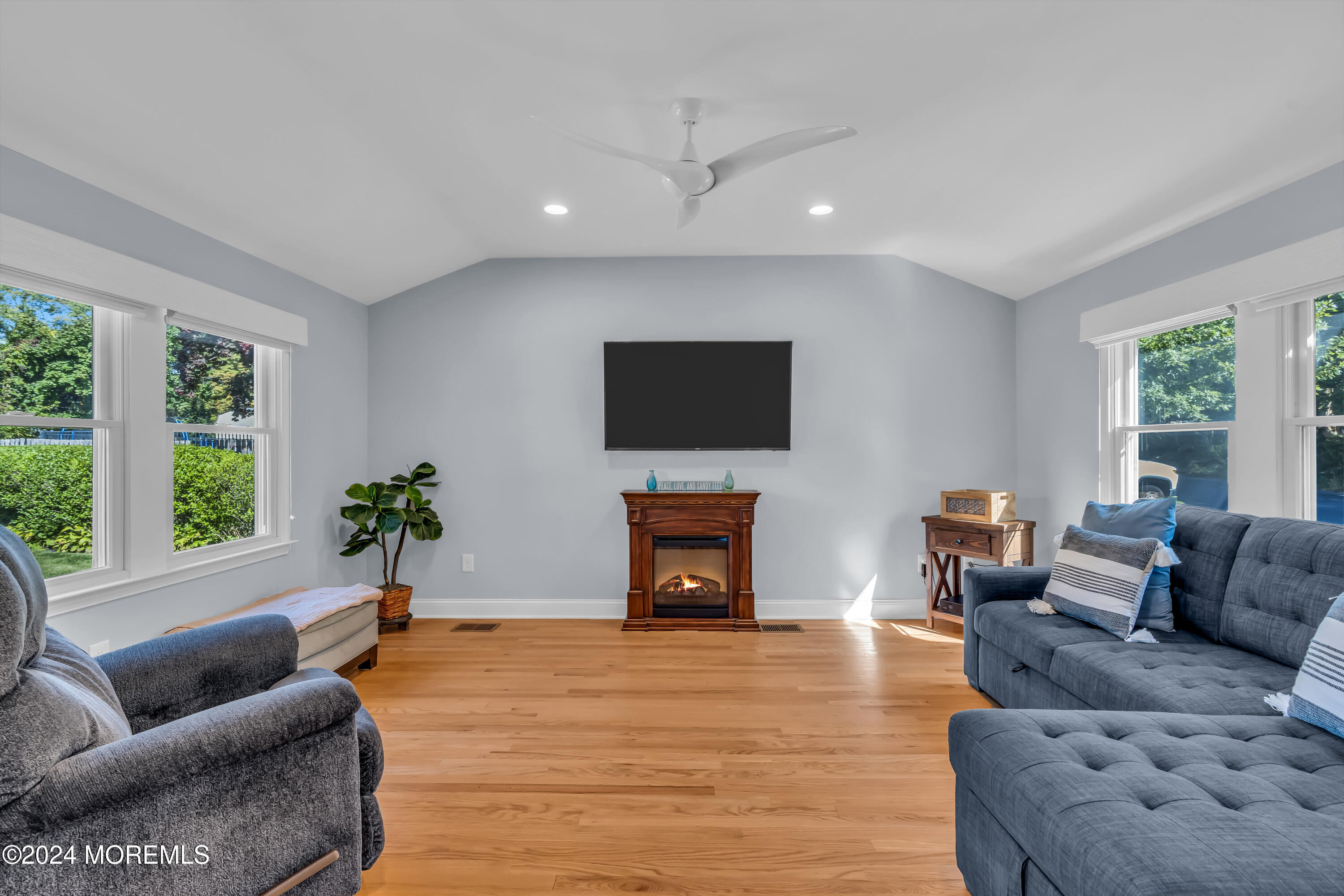 111 Remsen Mill Road Neptune Township, NJ 07753 - Photo 22 of 80 Living Room