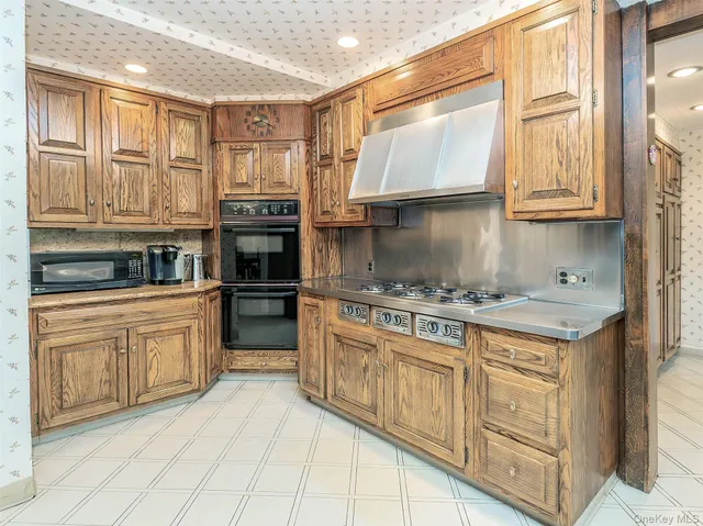 $2,175,000 | 38 Wensley Drive, Great Neck, NY 11021