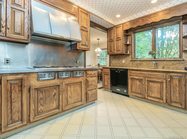 $2,175,000 | 38 Wensley Drive, Great Neck, NY 11021