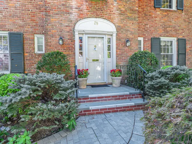 $2,175,000 | 38 Wensley Drive, Great Neck, NY 11021