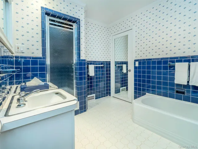 $2,175,000 | 38 Wensley Drive, Great Neck, NY 11021