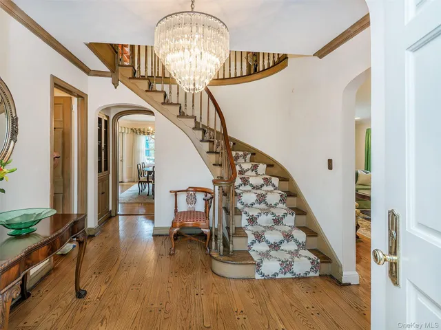 $2,175,000 | 38 Wensley Drive, Great Neck, NY 11021