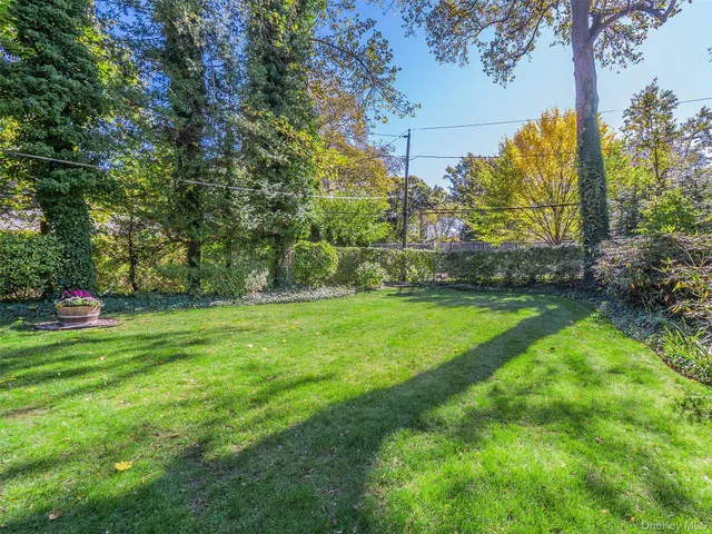 $2,175,000 | 38 Wensley Drive, Great Neck, NY 11021