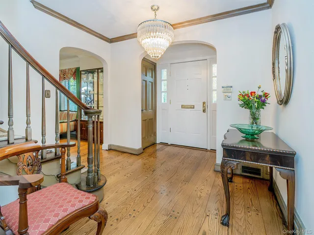 $2,175,000 | 38 Wensley Drive, Great Neck, NY 11021