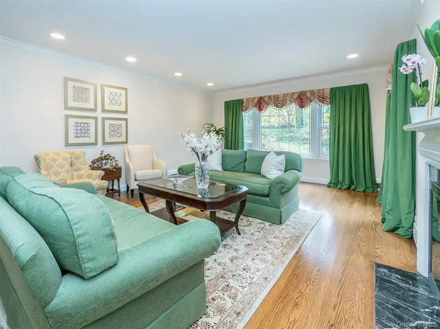 $2,175,000 | 38 Wensley Drive, Great Neck, NY 11021