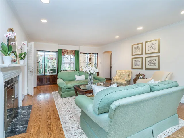 $2,175,000 | 38 Wensley Drive, Great Neck, NY 11021