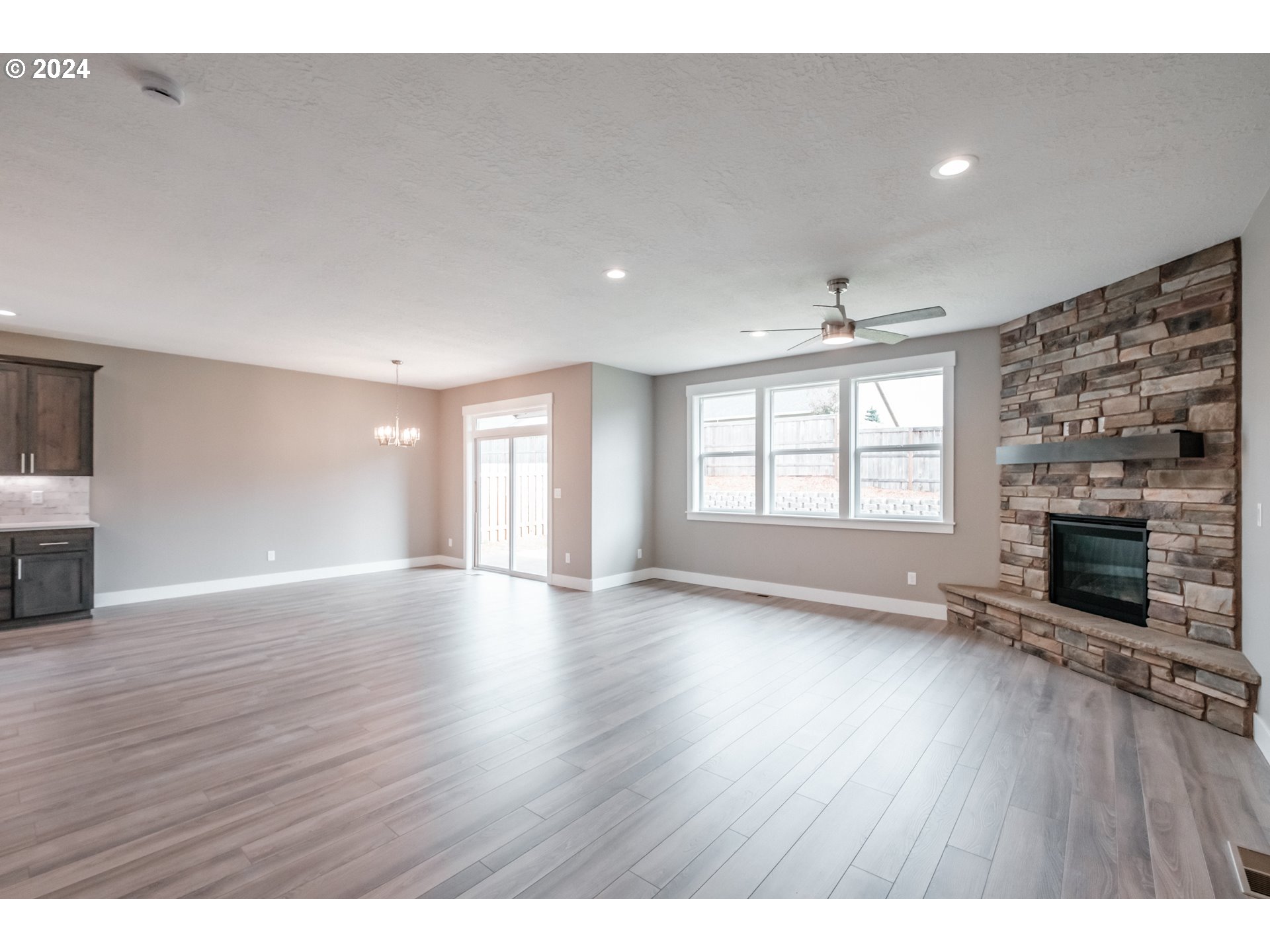 338 Northeast Cedar Street Sublimity, OR 97385 - Photo 13 of 34