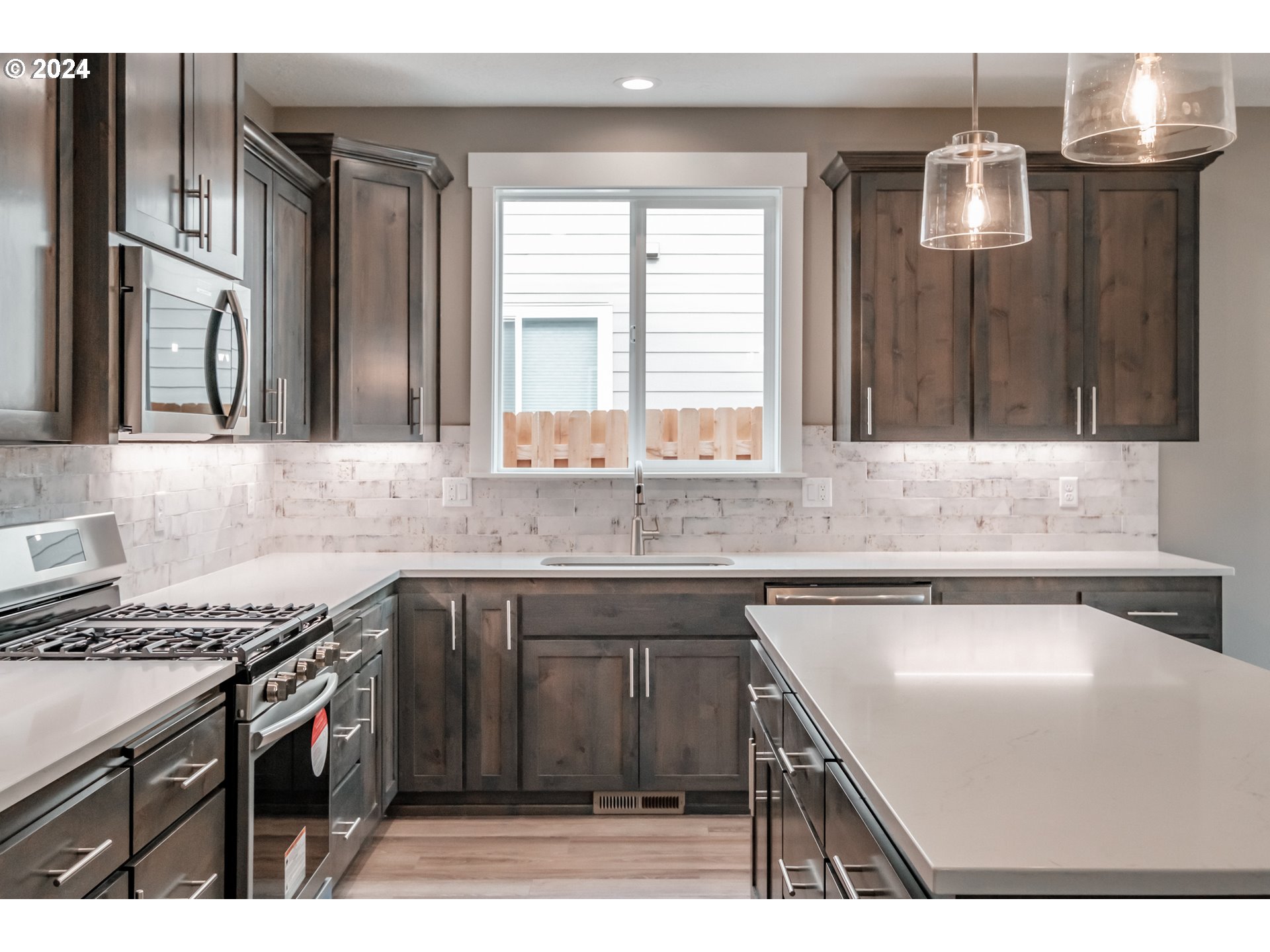 338 Northeast Cedar Street Sublimity, OR 97385 - Photo 8 of 34