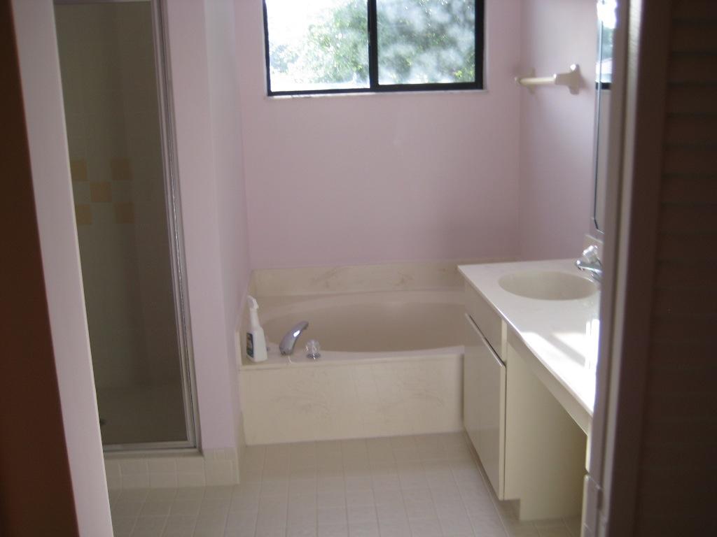 5628 Amersham Way Boca Raton, FL 33486 - Photo 3 of 13 bathroom1