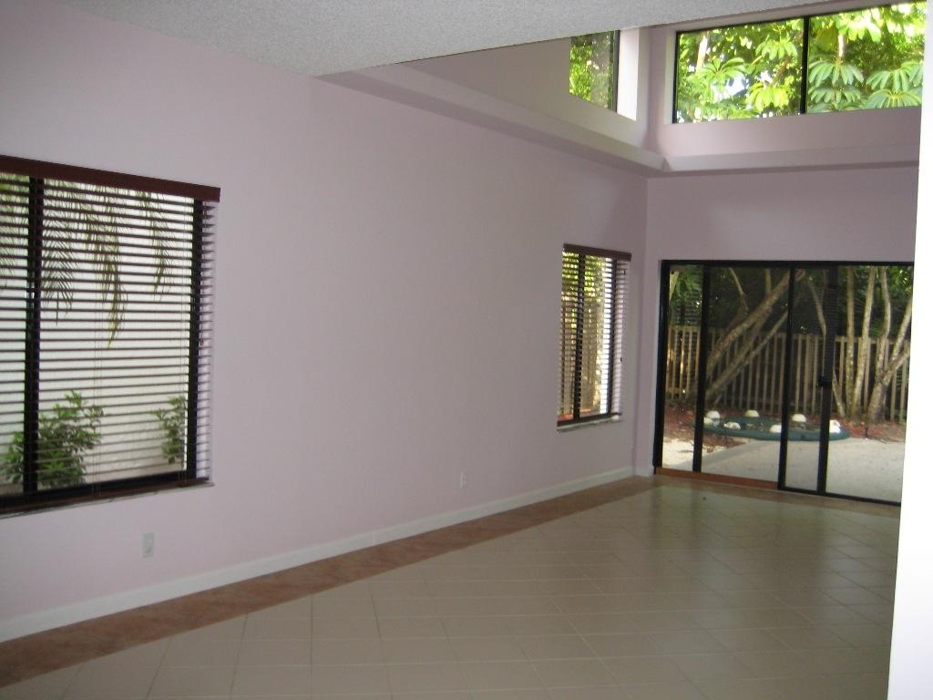 5628 Amersham Way Boca Raton, FL 33486 - Photo 9 of 13 living room