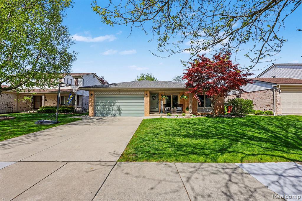 47391 Kathleen Road Macomb, MI 48044 - Photo 2 of 25