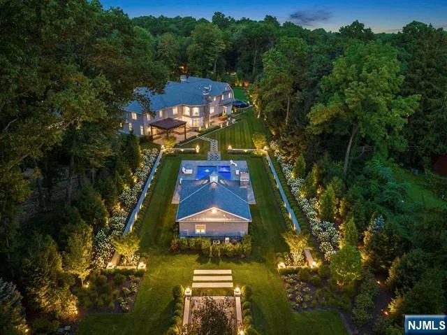 $10,998,000 | 23 Denison Drive East, Saddle River, NJ 07458