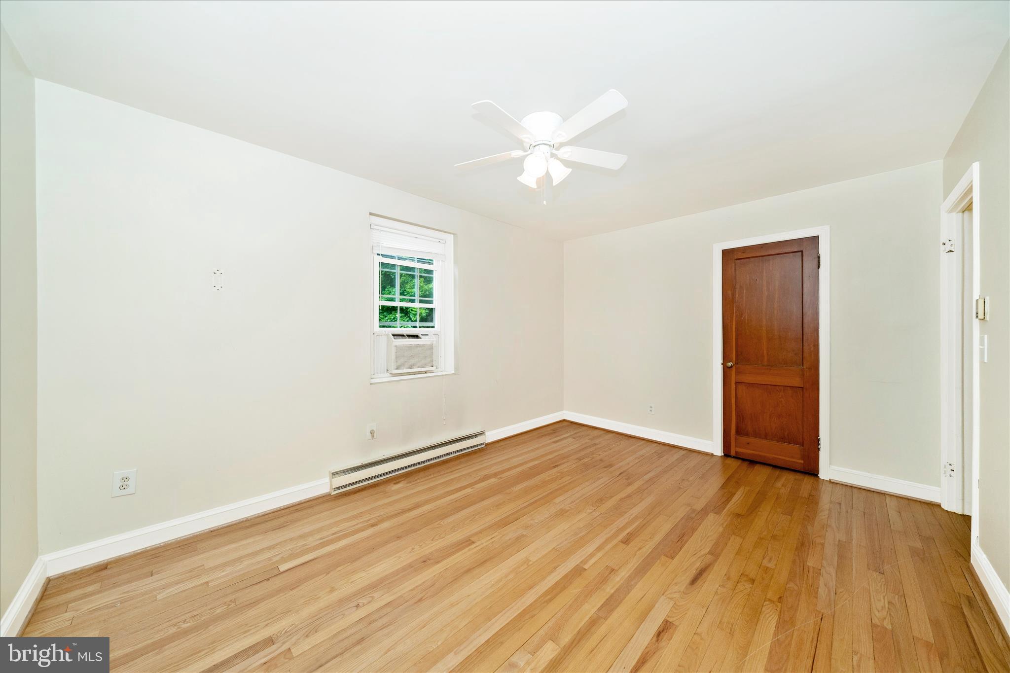 25930 Ridge Road Damascus, MD 20872 - Photo 28 of 62 Unit 4 Bedroom