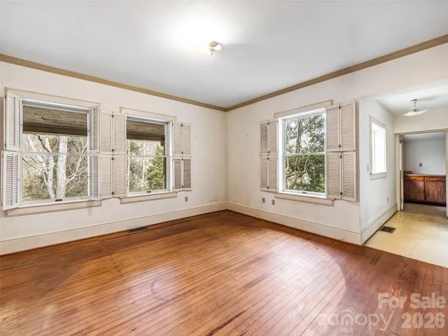 $495,000 | 385 Chunns Cove Road, Asheville, NC 28805