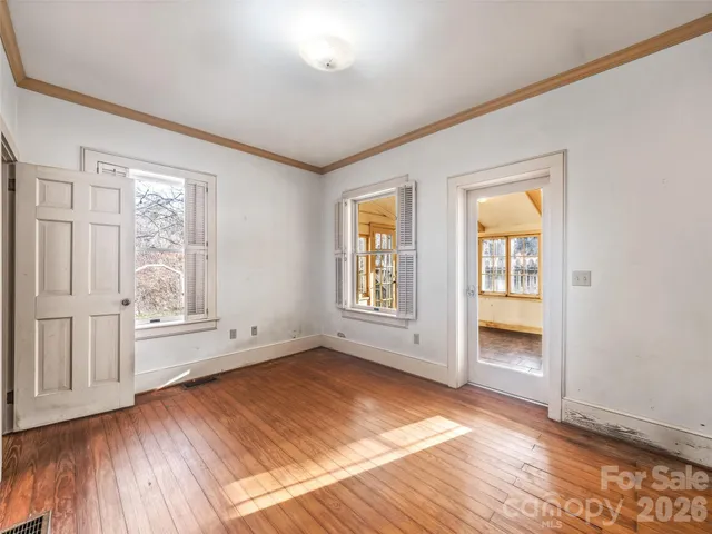 $495,000 | 385 Chunns Cove Road, Asheville, NC 28805